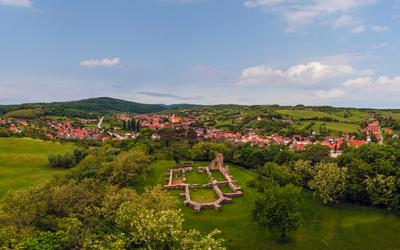 Schlosberg temple riuns in Macseknadasd Hungary-stock-photo