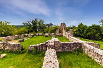 Schlosberg temple riuns in Macseknadasd Hungary-stock-photo