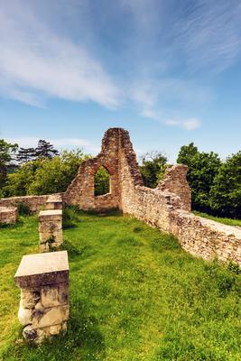 Schlosberg temple riuns in Macseknadasd Hungary-stock-photo