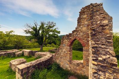 Schlosberg temple riuns in Macseknadasd Hungary-stock-photo