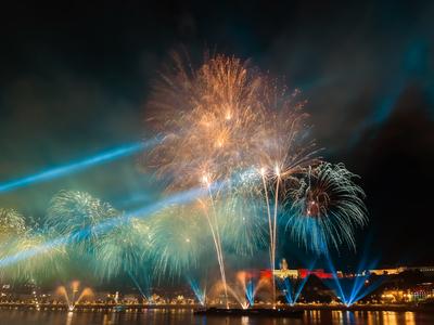 Giant firework in Budapest-stock-foto