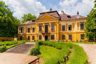 Baroque syle De La Motte castle In Noszvaj town-stock-foto