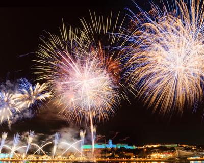 Giant firework in Budapest-stock-foto