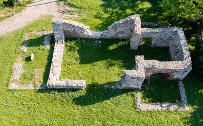 Temple ruins from Arpad Age in Hungary-stock-foto