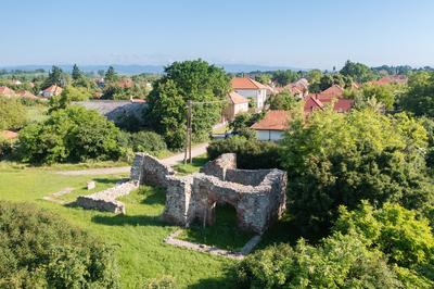 Temple ruins from Arpad Age in Hungary-stock-foto