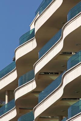 Modern curved corrugated decorated house with balcony-stock-foto