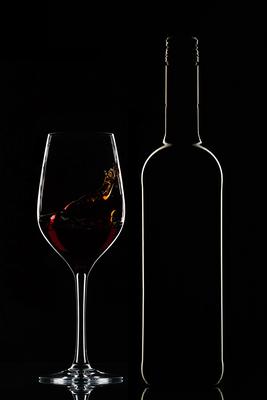 Red wine bottle and filled glass-stock-foto