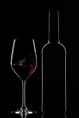 Red wine bottle and filled glass-stock-foto