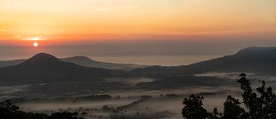 Tanúhegyek a Balatonnál-stock-foto