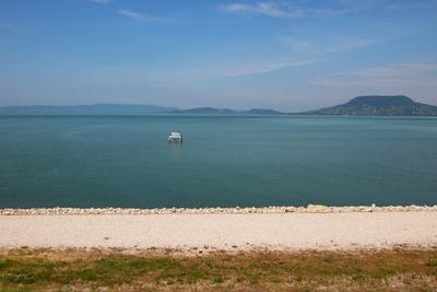 Landscape by lake Balaton with white bench in the water.-stock-foto