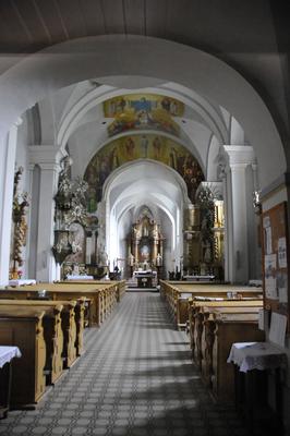 1332-ben épült ferences templom főhalyója Szécsényben. A 18. században barokk berendezést kapott.-stock-foto