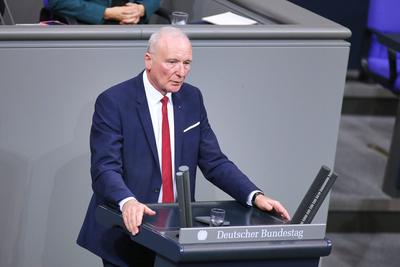 Berlin, Deutschland, 06.12.2024: Deutscher Bundestag: 204. Bundestagssitzung: Bernd Westphal, SPD *** Berlin, Germany, 0-stock-photo