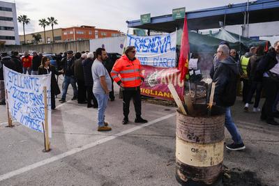 Pd Secretary Elly Schlein visits striking Stellantis workers-stock-foto