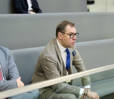 Oleksij Makejew verfolgt im Bundestag die aktuelle Debatte zum Ukrainekrieg-stock-photo