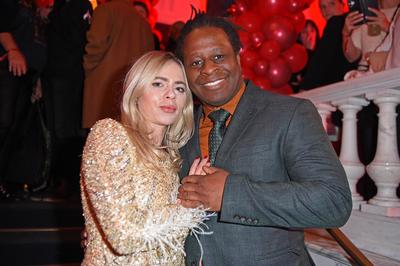 Mola Adebisi mit Ehefrau Adelina Zilai bei KATY?S X-MAS WONDERLAND in der Villa Boisseree in K?ln am 06.12.2024 *** Mola-stock-foto