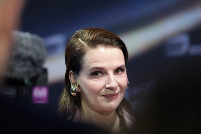 Aufnahme vom 7. Dezember 2024 Juliette Binoche kommt zu den European Film Awards 2024 im Kultur- und Kongresszentrum Luz-stock-foto