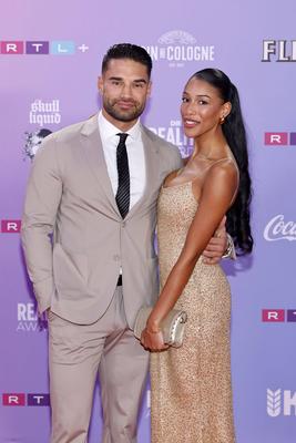 Aleks Petrovic mit Vanessa Nwattu-stock-foto
