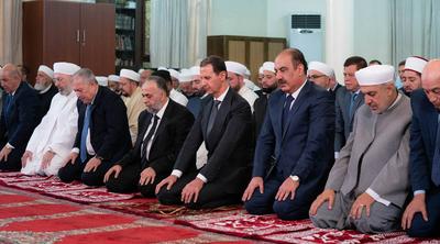 Syrian President Bashar al-Assad attends the prayer of Eid al-Adha or feast of the sacrifice at the Al-Afram Mosque in Damascus-stock-foto