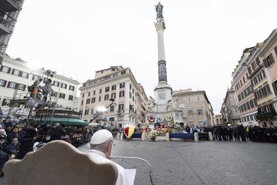 ITALY - POPE FRANCIS PRAYS IN FRONT OF THE STATUE OF THE VIRGIN MARY NEAR THE SPANISH STEPS IN CENTRAL ROME , FOR THE SOLEMNITY OF THE IMMACULATE CONCEPTION  - 2024/12/8-stock-foto