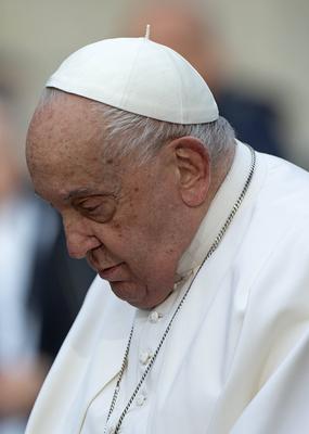 ITALY - POPE FRANCIS PRAYS IN FRONT OF THE STATUE OF THE VIRGIN MARY NEAR THE SPANISH STEPS IN CENTRAL ROME , FOR THE SOLEMNITY OF THE IMMACULATE CONCEPTION  - 2024/12/8-stock-foto