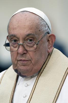 ITALY - POPE FRANCIS PRAYS IN FRONT OF THE STATUE OF THE VIRGIN MARY NEAR THE SPANISH STEPS IN CENTRAL ROME , FOR THE SOLEMNITY OF THE IMMACULATE CONCEPTION  - 2024/12/8-stock-foto