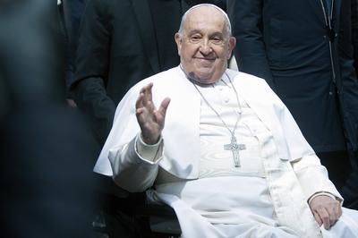 ITALY - POPE FRANCIS PRAYS IN FRONT OF THE STATUE OF THE VIRGIN MARY NEAR THE SPANISH STEPS IN CENTRAL ROME , FOR THE SOLEMNITY OF THE IMMACULATE CONCEPTION  - 2024/12/8-stock-foto
