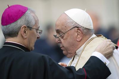 ITALY - POPE FRANCIS PRAYS IN FRONT OF THE STATUE OF THE VIRGIN MARY NEAR THE SPANISH STEPS IN CENTRAL ROME , FOR THE SOLEMNITY OF THE IMMACULATE CONCEPTION  - 2024/12/8-stock-foto
