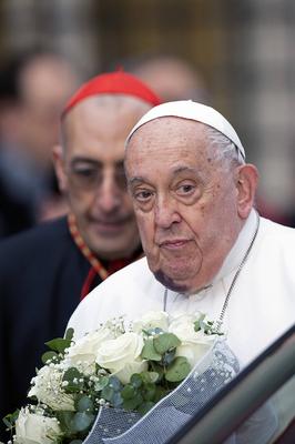 ITALY - POPE FRANCIS PRAYS IN FRONT OF THE STATUE OF THE VIRGIN MARY NEAR THE SPANISH STEPS IN CENTRAL ROME , FOR THE SOLEMNITY OF THE IMMACULATE CONCEPTION  - 2024/12/8-stock-foto