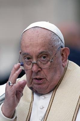 ITALY - POPE FRANCIS PRAYS IN FRONT OF THE STATUE OF THE VIRGIN MARY NEAR THE SPANISH STEPS IN CENTRAL ROME , FOR THE SOLEMNITY OF THE IMMACULATE CONCEPTION  - 2024/12/8-stock-foto