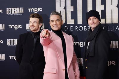 Jonno Davies, Robbie Williams und Michael Gracey-stock-photo