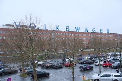 Warnstreik der Besch?ftigten im VW-Werk Baunatal-stock-foto