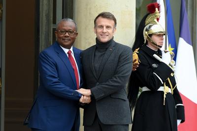 Emmanuel Macron recoit, Umaro Sissoco Embalo, le president de la Guinee Bissau-stock-foto