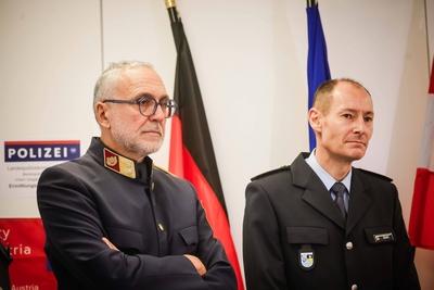 GER, Unterwegs in Bayern, Pressekonferenz, Schlepperei, Gemeinsamer Schlag gegen internationale Schleuserbande-stock-foto