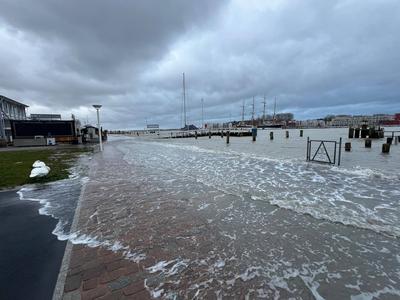 Blick auf die Promenade Hochwasser in Travemuende, 9.Dezember 2024 Reisen, Tourismus, urlaub, Ferien, Ostsee, Travemuend-stock-photo