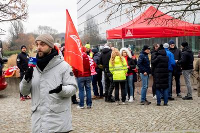 Dresden.Autoindusdrie.VW-Krise.Vierst?ndiger Warnstreik beim VW-Standort Dresden - Gl?serne Manufaktur. Besch?ftigte an-stock-foto
