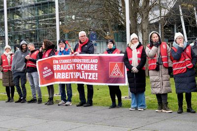 Dresden.Autoindusdrie.VW-Krise.Vierst?ndiger Warnstreik beim VW-Standort Dresden - Gl?serne Manufaktur. Besch?ftigte an-stock-foto