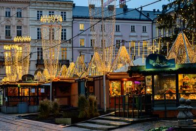 Linz, Austria, 09 Dez 2024, Advent Market at the main square *** Linz, ?sterreich, 09 Dez 2024, Adventmarkt am Hauptplat-stock-foto