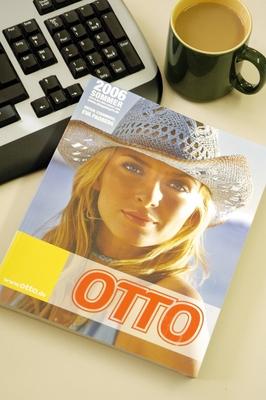 Feature / Symbol: Otto-Katalog 04/06 thg Prospekt 2006 Sommer Brosch?re Wirtschaft Unternehmen Firma Kette Titel Titelbl-stock-foto