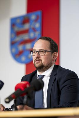 PRESSEKONFERENZ DES TH?RINGER LANDTAGSPR?SIDENTEN ZUR MINISTERPR?SIDENTENWAHL-stock-foto