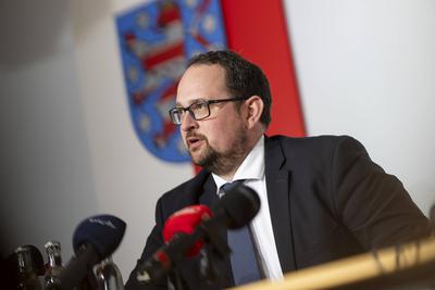 PRESSEKONFERENZ DES TH?RINGER LANDTAGSPR?SIDENTEN ZUR MINISTERPR?SIDENTENWAHL-stock-foto