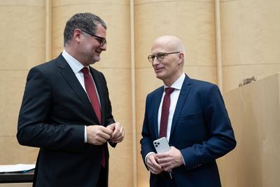 Kanzleramtsminister Schmidt, Bundesratspr?sident Tschentscher Plenarsitzung des Bundesrates in Berlin am 25.11.2022 Kan-stock-foto