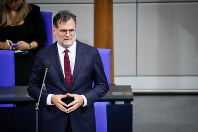 199. Bundestagssitzung Wolfgang Schmidt Kanzleramtsminister (SPD) im Portrait bei Befragung der Bundesregierung (BMAS un-stock-photo