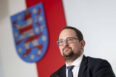 PRESSEKONFERENZ DES TH?RINGER LANDTAGSPR?SIDENTEN ZUR MINISTERPR?SIDENTENWAHL-stock-foto