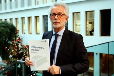 Prof. Dr. Hans Vorl?nder, Vorsitzender des Sachverst?ndigenrat f?r Integration und Migration (SVR) , Deutschland, Berlin-stock-foto