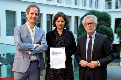 Prof. Dr. Marc Helbling, Mitglied des Sachverst?ndigenrat f?r Integration und Migration (SVR), Staatssekret?rin Juliane-stock-foto