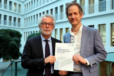 Prof. Dr. Hans Vorl?nder, Vorsitzender des Sachverst?ndigenrat f?r Integration und Migration (SVR) , Prof. Dr. Marc Helb-stock-foto