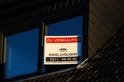 Düsseldorf 18.01.2023 Engel & Völkers Immobilien Immobilienmakler Hausverkauf Provision Courtage Wohnhaus Wohnungsnot Im-stock-foto