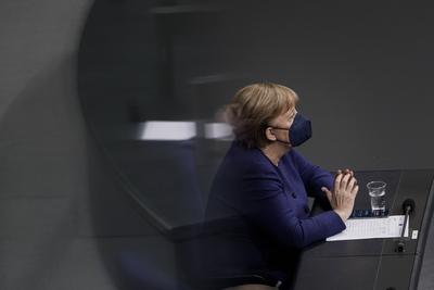 3. Bundestagssitzung und Debatte in Berlin Aktuell,18.11.2021 Berlin, Angela Merkel die geschaeftsfuehrende Bundeskanzle-stock-photo