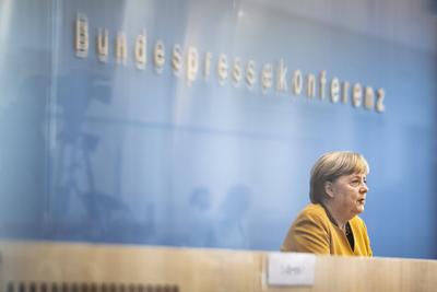 Angela Merkel, Bundeskanzlerin, aufgenommen im Rahmen einer Bundespressekonferenz nach der Sitzung des Corona-Kabinetts-stock-foto