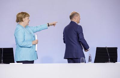 Pressekonferenz zur Vorstellung des Konjunkturpaketes nach dem Koalitionsgipfel von SPD und CDU/CSU. Bundeskanzlerin An-stock-foto